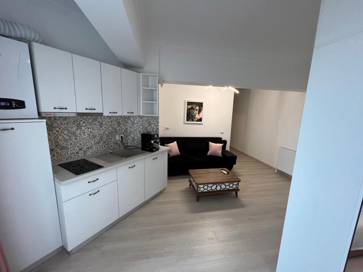 Kitty Studio Sunset Lake Apartment Mamaia Exterior photo