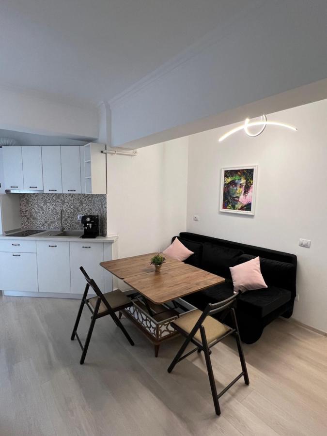 Kitty Studio Sunset Lake Apartment Mamaia Exterior photo