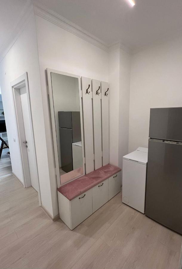 Kitty Studio Sunset Lake Apartment Mamaia Exterior photo