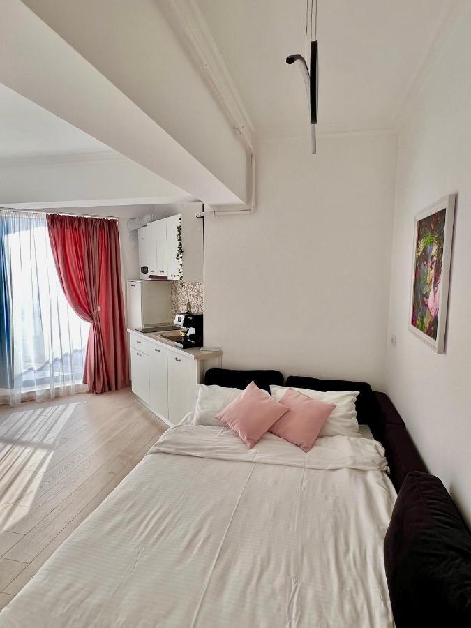 Kitty Studio Sunset Lake Apartment Mamaia Exterior photo
