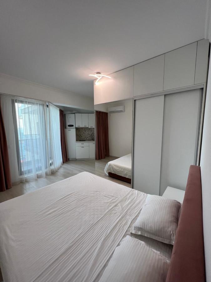 Kitty Studio Sunset Lake Apartment Mamaia Exterior photo