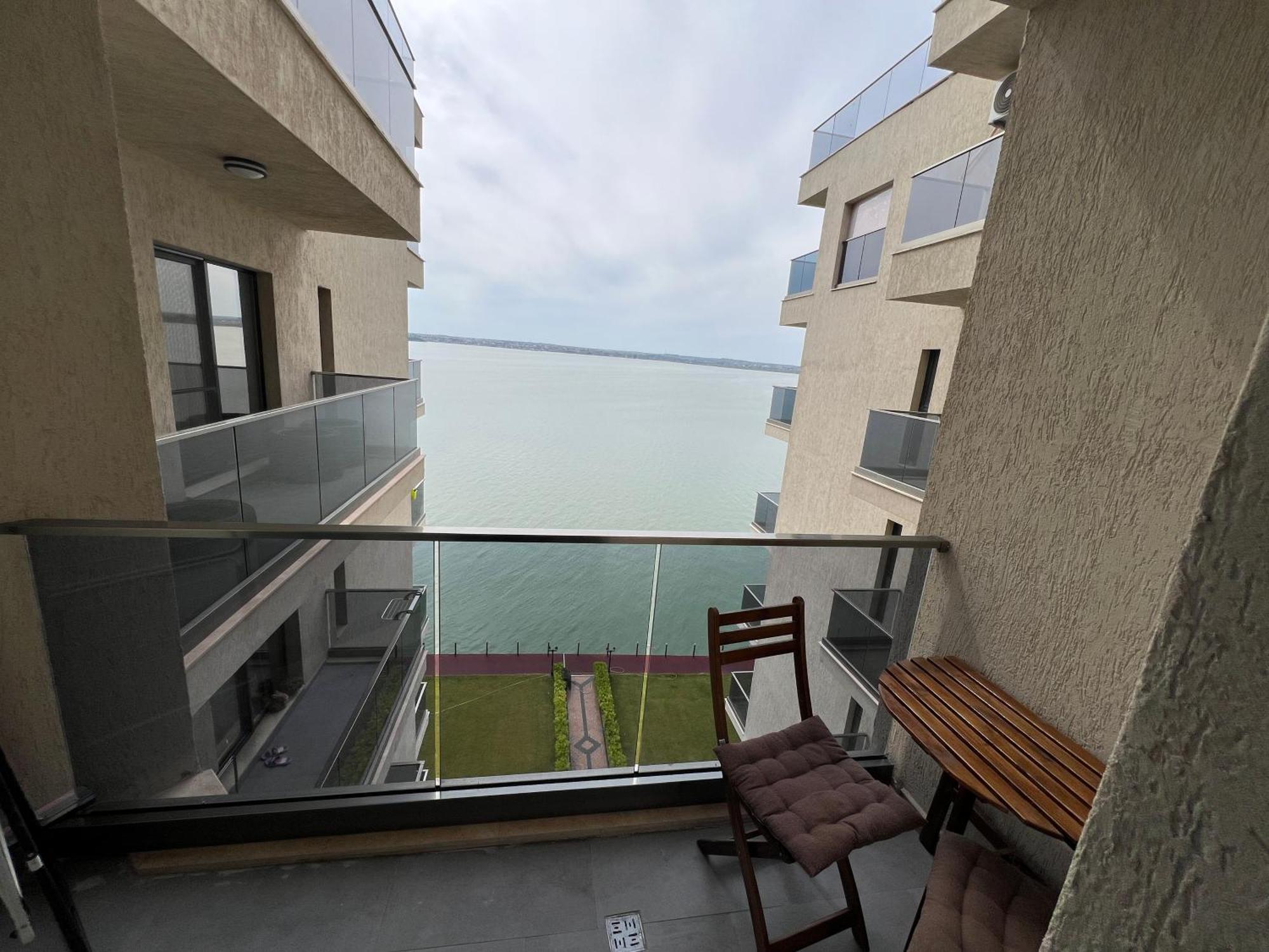 Kitty Studio Sunset Lake Apartment Mamaia Exterior photo
