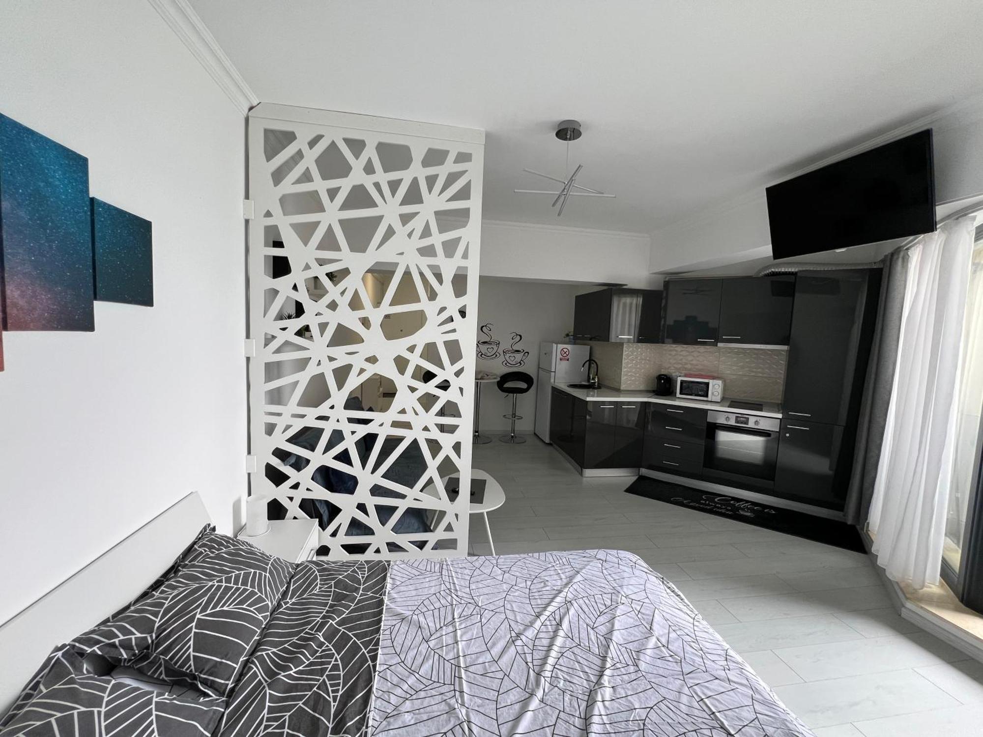 Kitty Studio Sunset Lake Apartment Mamaia Exterior photo